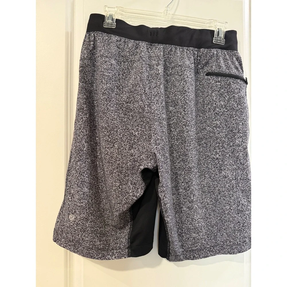 Lululemon Mens Heathered Grey Athletic Training Shorts‎ Rear Zip Pocket Size S/M